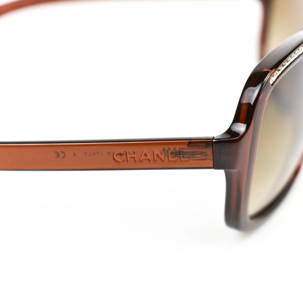 CHANEL: Translucent Brown & Gold, Metal Chain Logo Sunglasses (nl) - Picture 7 of 11